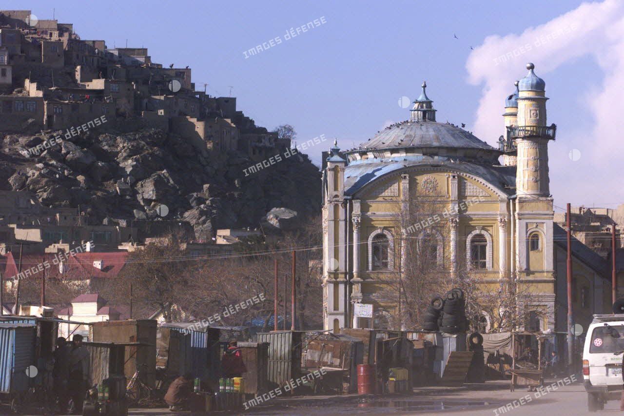 Vue de la ville de Kaboul avec son maRChé et sa population civile.