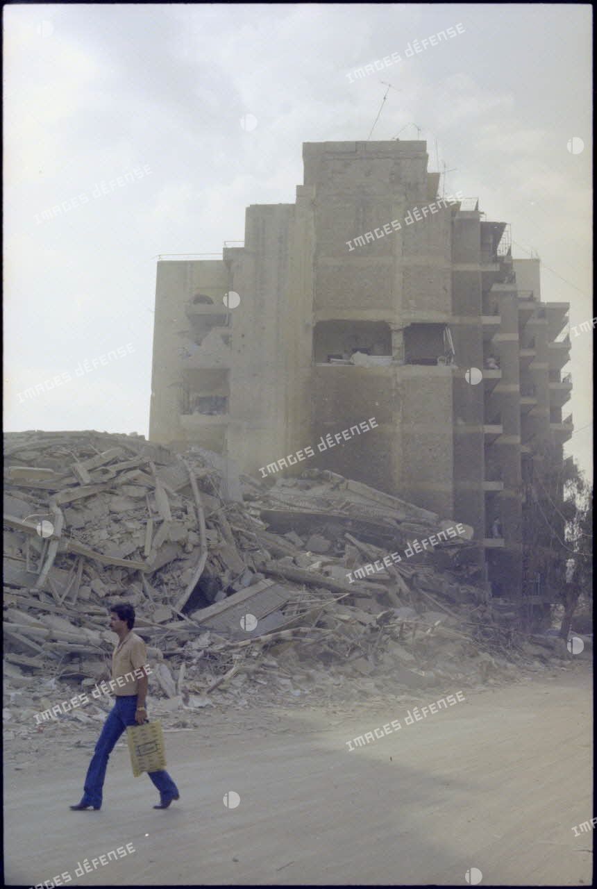 Les ruines place Chatila à Beyrouth.