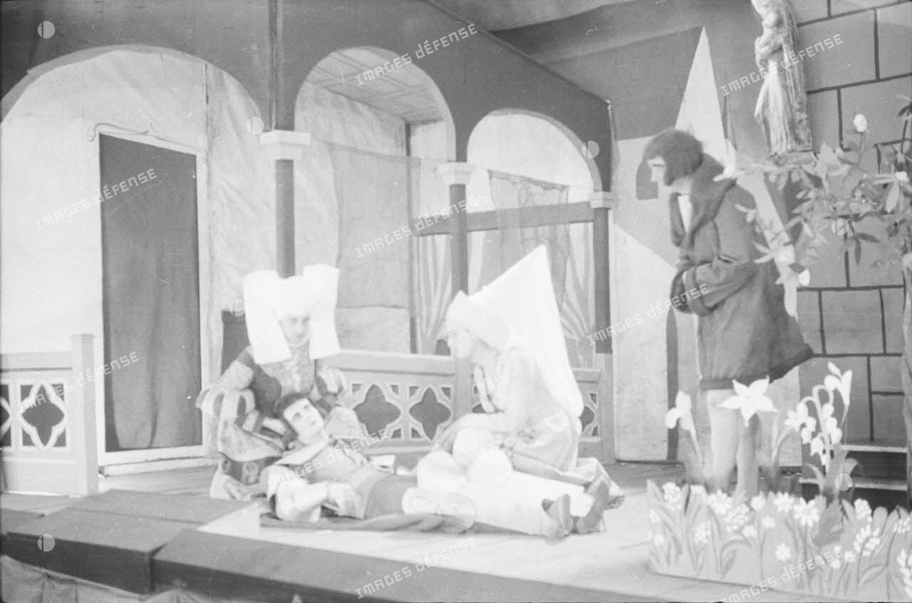 [Trèves (Allemagne), 1940-1945. Représentation de "Faust" par les prisonniers de guerre français du stalag XII-D].