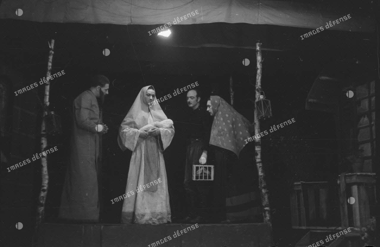 [Trèves (Allemagne), 1940-1945. Représentation de la pièce "Le Noël sur la place ou les enfances de Jésus" par les prisonniers de guerre français du stalag XII-D].