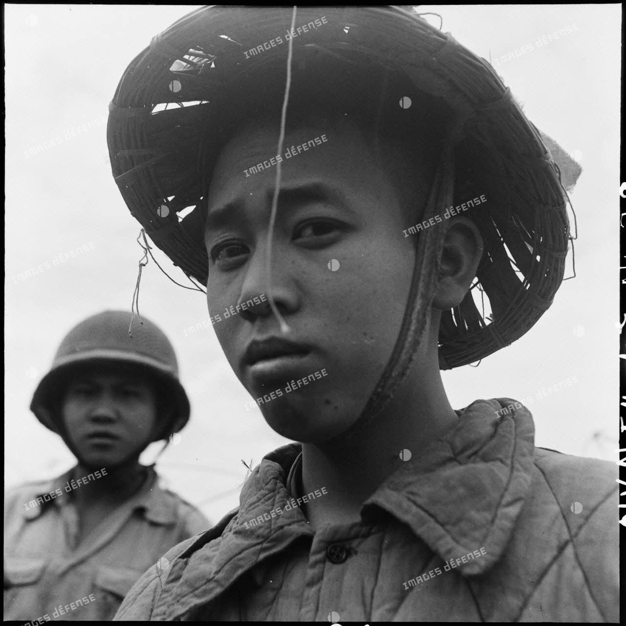 Portrait d'un soldat Viêt-minh, fait prisonnier lors de l'ouverture de la route au sud de Diên Biên Phu, tracée pour rejoindre la colline Isabelle.