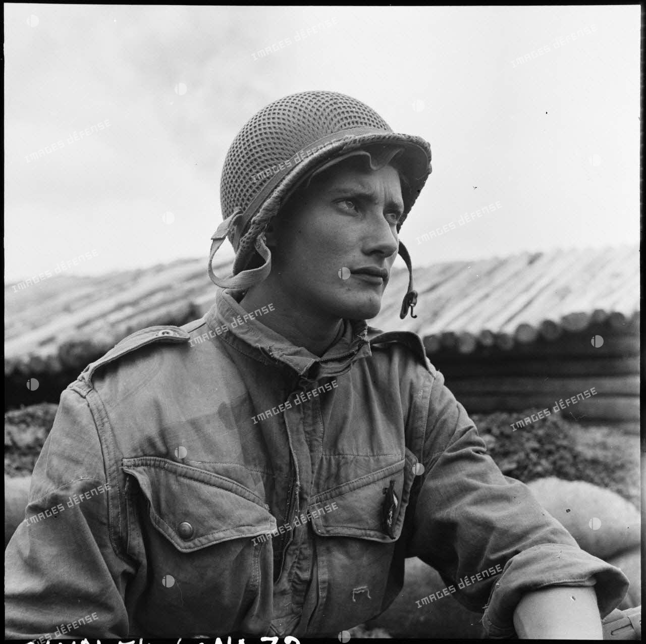 Portrait d'un sergent du 8e BPC (bataillon de parachutistes de Choc) dans le camp retranché de Diên Biên Phu.