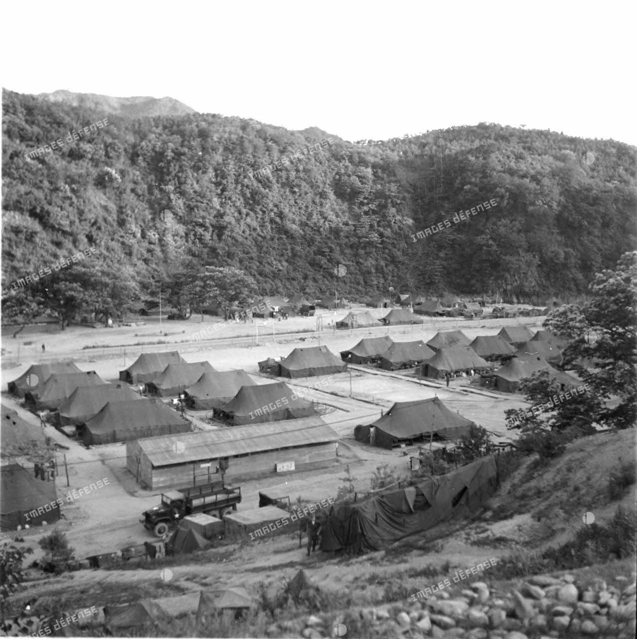 Le campement de la base arrière du Bataillon français de l'ONU à Kapyong.