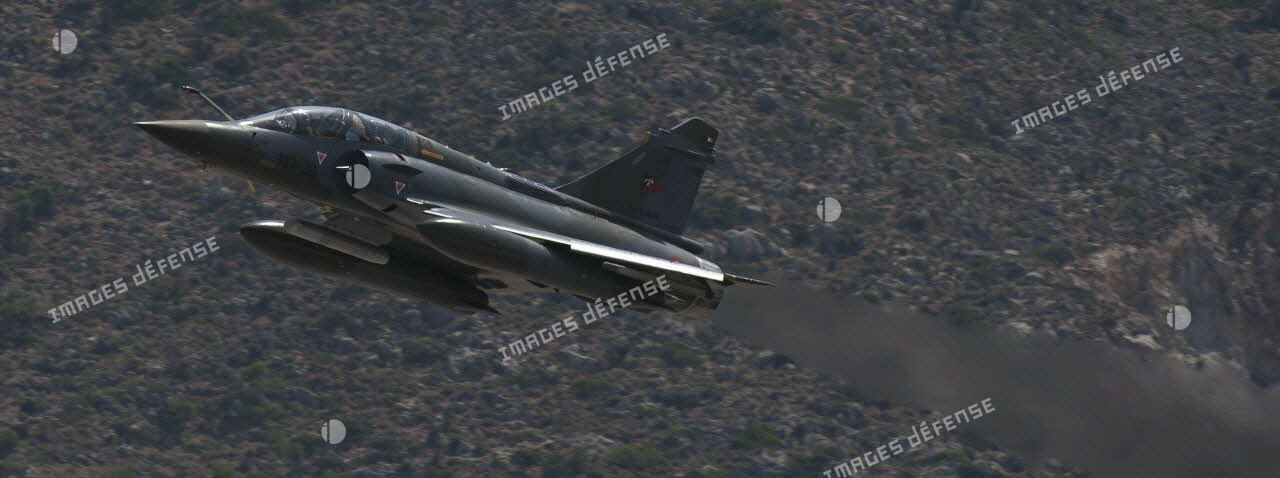 Lors de l'opération Harmattan, sur la base de la Sude en Crète, décollage d'un Mirage 2000D.