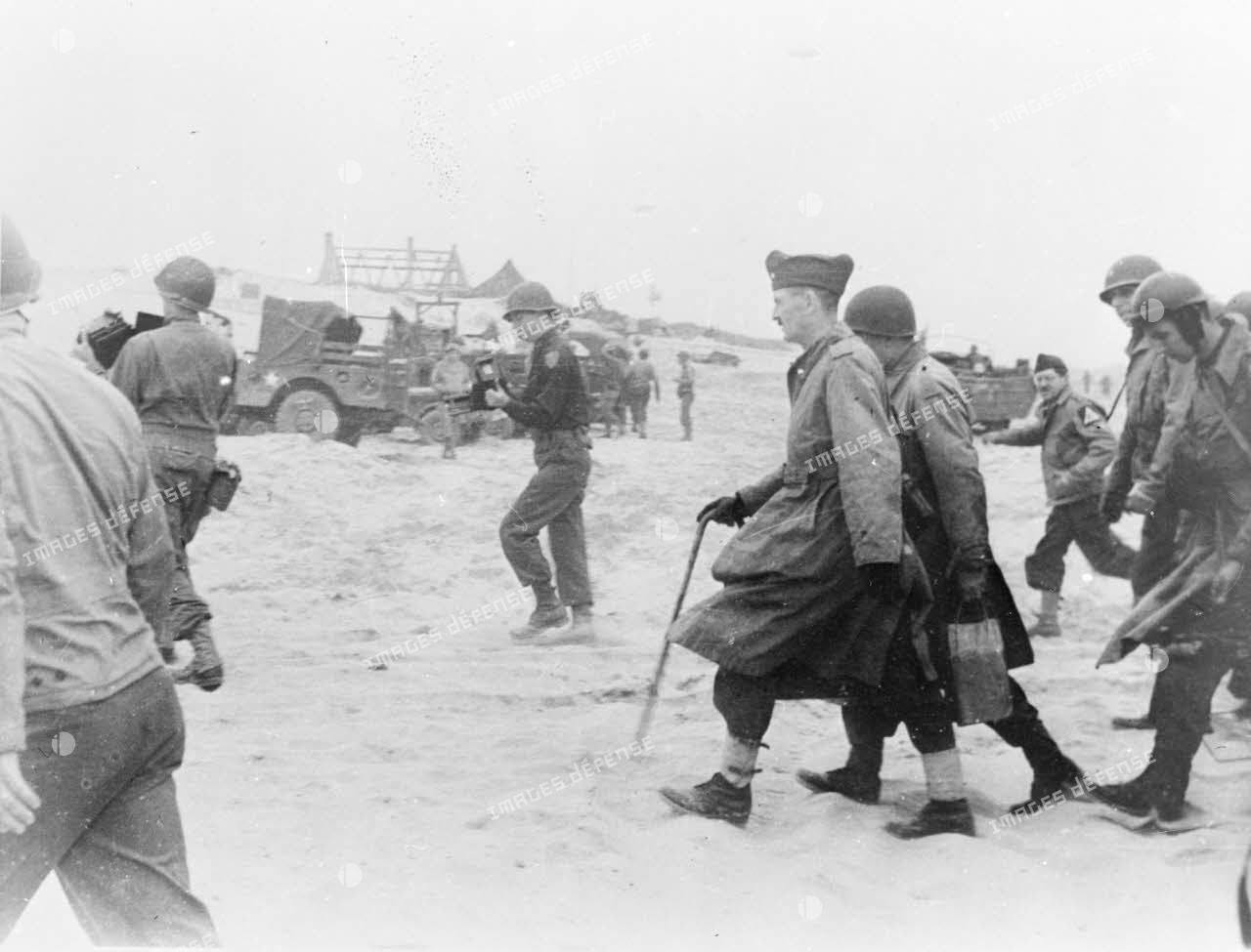 Arrivée du général Leclerc, commandant la 2e division blindée (2e DB), sur Utah Beach le 1er août 1944.