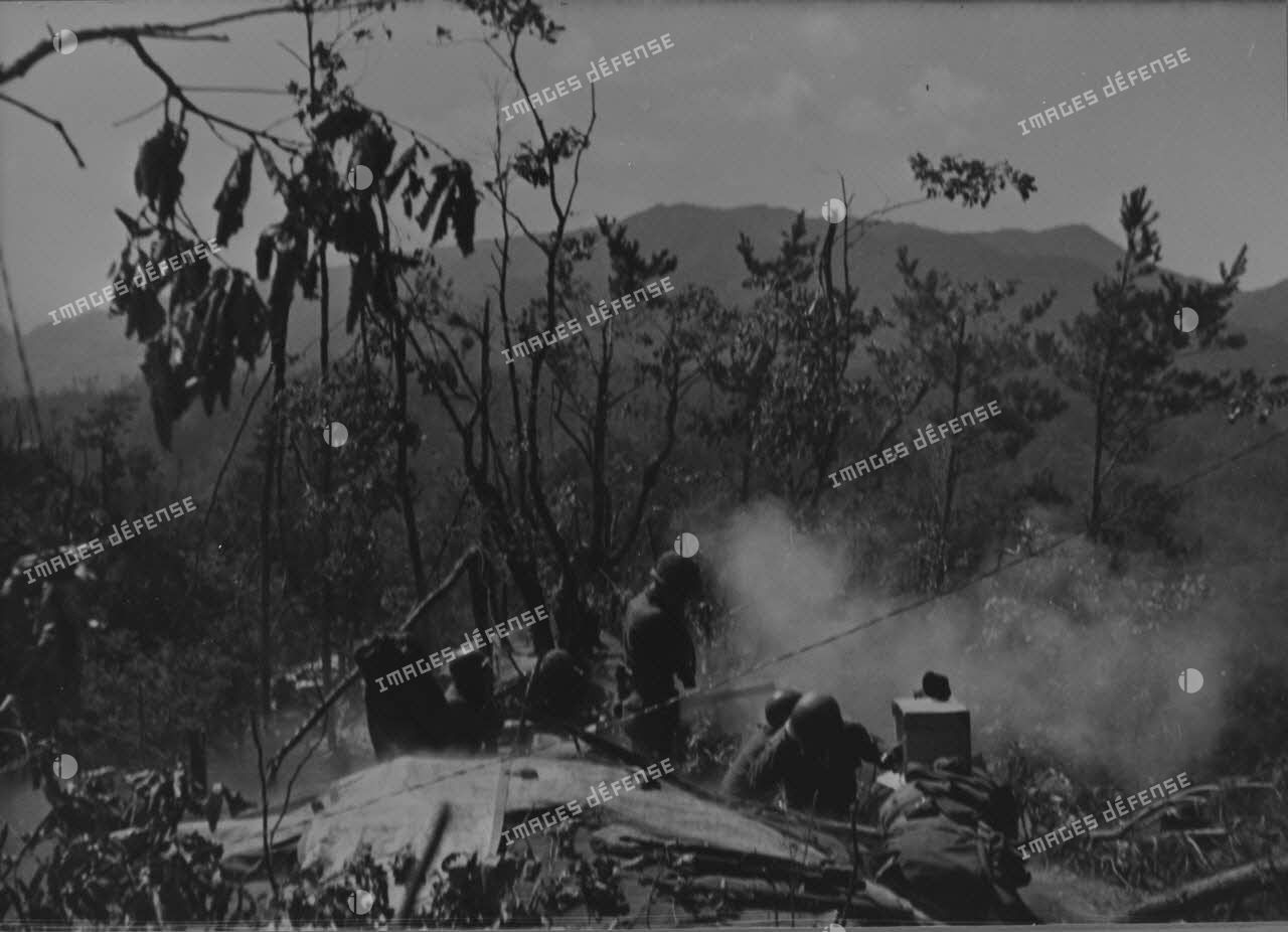 [Tirs de mortiers de 81 mm. Crèvecoeur. Septembre-octobre 1951.]