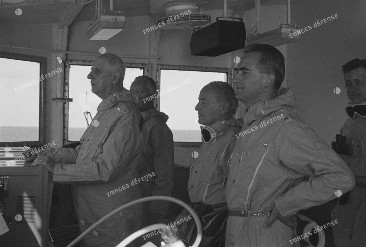 Déclenchement de l'essai nucléaire Bételgeuse par le général de Gaulle à Moruroa (Polynésie française).