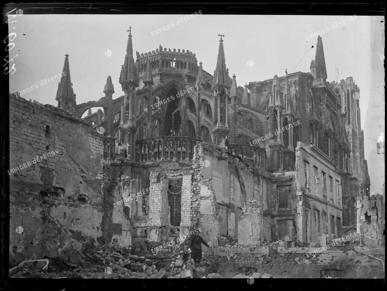 Reims, l'abside de la cathédrale. [légende d'origine]
