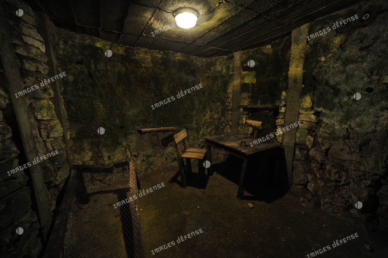 Restes d'une chambrée souterraine au mémorial de Vimy.