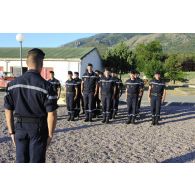 En Corse, lors de l'opération Hèphaïstos, la visite du général Defretin à la caserne USC5 de Corte.