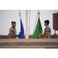 Gardes au drapeau pour la cérémonie du 14 juillet à Gao, au Mali.