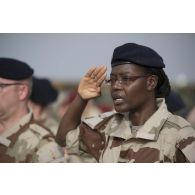 Rassemblement de soldats pour la cérémonie du 14 juillet à Gao, au Mali.