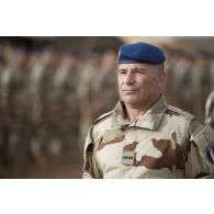 Portrait d'un sous-officier du 3e régiment d'hélicoptères de combat (RHC), récipiendaire de la médaille militaire pour la cérémonie du 14 juillet à Gao, au Mali.
