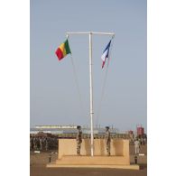 Gardes au drapeau pour la cérémonie du 14 juillet à Gao, au Mali.