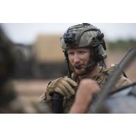 Portrait du capitaine Fabien du commando parachutiste de l'air n°20 (CPA 20) entre Ayorou et Inatès, au Niger.