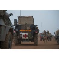 Un peloton de la force de réaction rapide (FRR) se tient prêt à intervenir lors d'une alerte sur le camp de Gao, au Mali.
