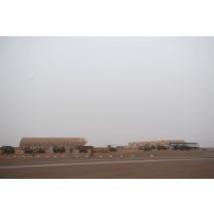 Un peloton de la force de réaction rapide (FRR) se tient prêt à intervenir lors d'une alerte sur le camp de Gao, au Mali.