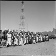 Présentation d'un peloton de méharistes Chamba et Touareg de la compagnie des Ajjers.