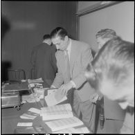 Exposition philatélique à Alger. [Description en cours]