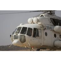 Arrivée d'un hélicoptère russe MI 8 MTV-1 sur l'aérodrome de Kidal, au Mali.