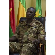 Portrait du général malien Didier Dacko au poste de commandement de Sévaré, au Mali.