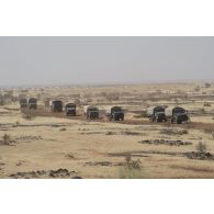 Des camions GBC-180 de l'escadron Vert progressent en convoi dans la région de Gao, au Mali.