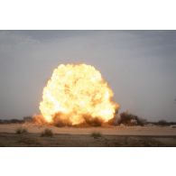 Destruction de munitions sur le polygone explosif de Gao, au Mali.