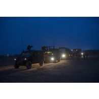 Des artificiers se préparent à partir en convoi sur le polygone explosif de Gao, au Mali.