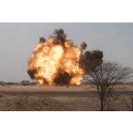 Destruction de munitions sur le polygone explosif de Gao, au Mali.