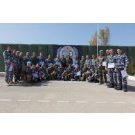 Remise de diplômes au terme d'une formation à la protection NRBC (nucléaire, radiologique, biologique et chimique) par le détachement prévôtal de la FCR (Force commander reserve) aux gendarmes libanais.