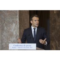 Le Président de la République Emmanuel Macron participe à une conférence de presse au palais présidentiel de Niamey, au Niger.