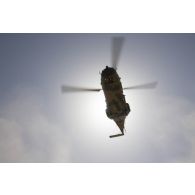 Départ d'un hélicoptère Caïman NH-90 pour une évacuation sanitaire dans la région de Bitagoungou, au Mali.