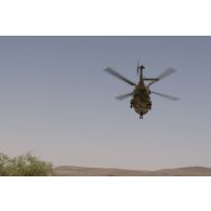 Départ d'un hélicoptère Caïman NH-90 pour une évacuation sanitaire dans la région de Bitagoungou, au Mali.