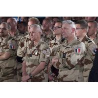 Le général François Lecointre assiste au discours du président de la République Emmanuel Macron à Niamey, au Niger.