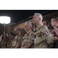 Le général François Lecointre assiste au discours du président de la République Emmanuel Macron à Niamey, au Niger.