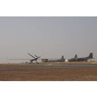 Départ en mission d'un drone MQ-9 Reaper sur la base aérienne de Niamey, au Niger.