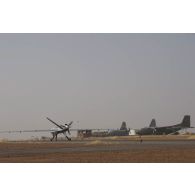 Départ en mission d'un drone MQ-9 Reaper sur la base aérienne de Niamey, au Niger.