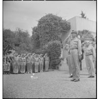 Prise d'armes à l'état-major de la 5e région aérienne (RA) à Alger.