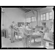 Séance de cours dans un atelier du centre d'instruction technique (CIT) de Maison Carrée.
