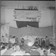 Démonstration de Roger Darrigade (champion cycliste) au salon de l'enfance à Alger. [Description en cours]