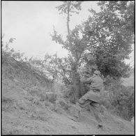 En opération avec la 5e batterie du 2/4e RA. [Description en cours]