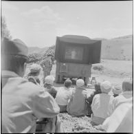 Visite des journalistes après l'opération de Tebessa. [Description en cours]