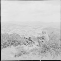 Visite des journalistes après l'opération de Tebessa. [Description en cours]