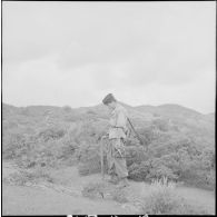 Visite des journalistes après l'opération de Tebessa. [Description en cours]