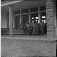 Scène de vie quotidienne militaire. [Description en cours]