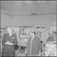 Réception au centre militaire de détente interarmées de la comtesse du Luart et de madame la maréchale de Lattre. [Description en cours]