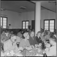 Réception au centre militaire de détente interarmées de la comtesse du Luart et de madame la maréchale de Lattre. [Description en cours]