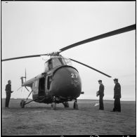 Le Sikorsky du GH 2 ayant participé à l'opération Lafayette rentre à Aïn-Arnat.