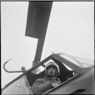 Le Sikorsky du GH 2 ayant participé à l'opération Lafayette rentre à Aïn-Arnat.