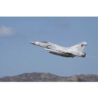Décollage au départ en mission de l'avion qatari Mirage 2000-5 QA 92.
